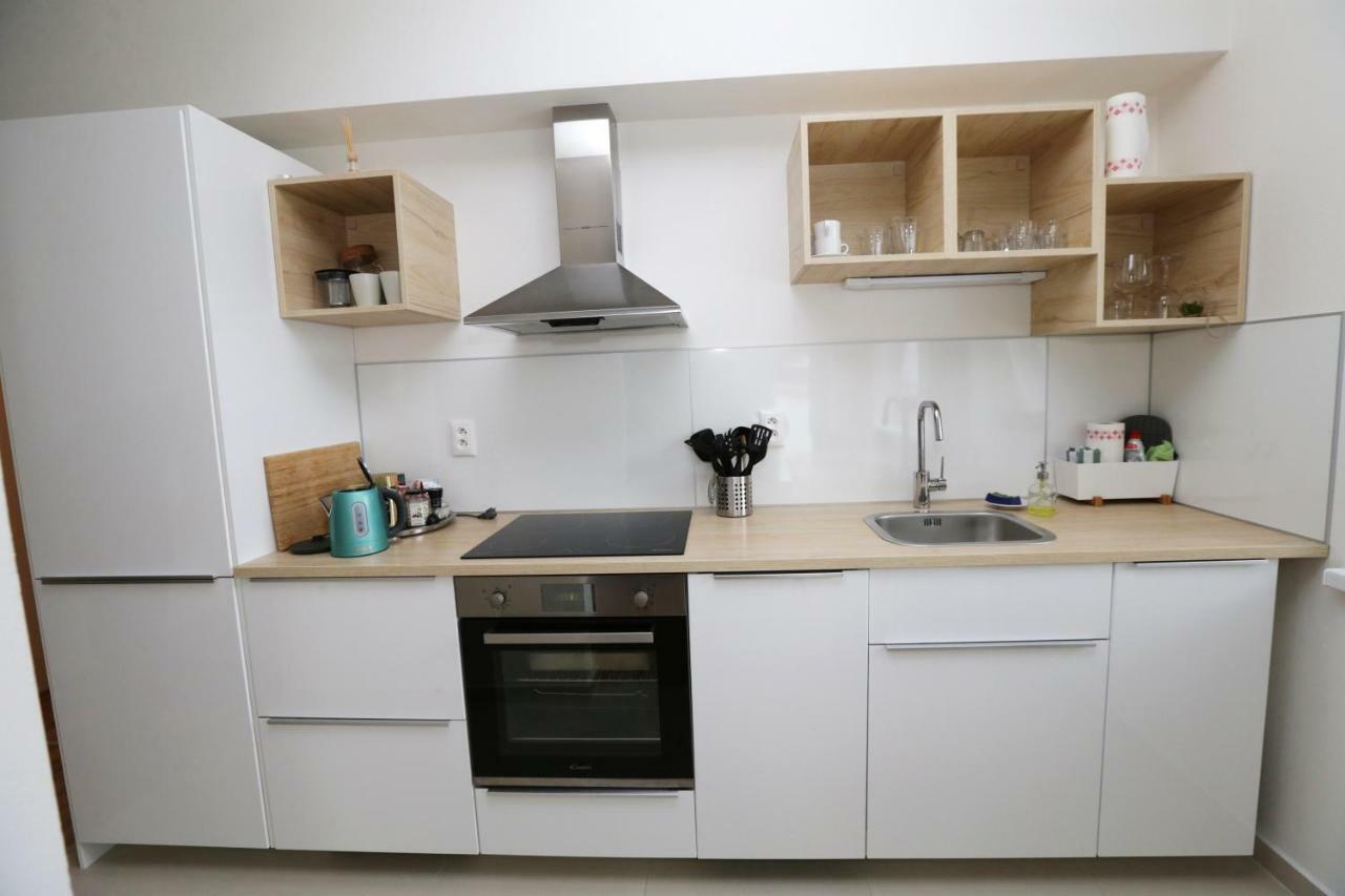 Samorin - Apartment In The Center - Private Parking - Klimatizacia Exterior photo