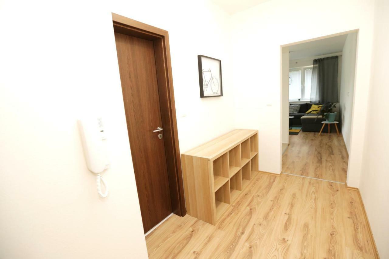 Samorin - Apartment In The Center - Private Parking - Klimatizacia Exterior photo